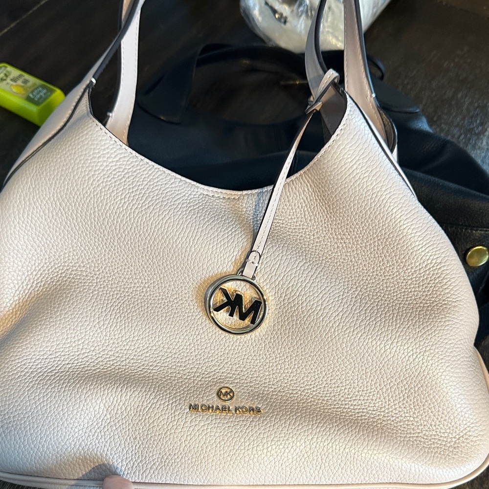 Michael Kors Elegant Cream Pink Shoulder Bag